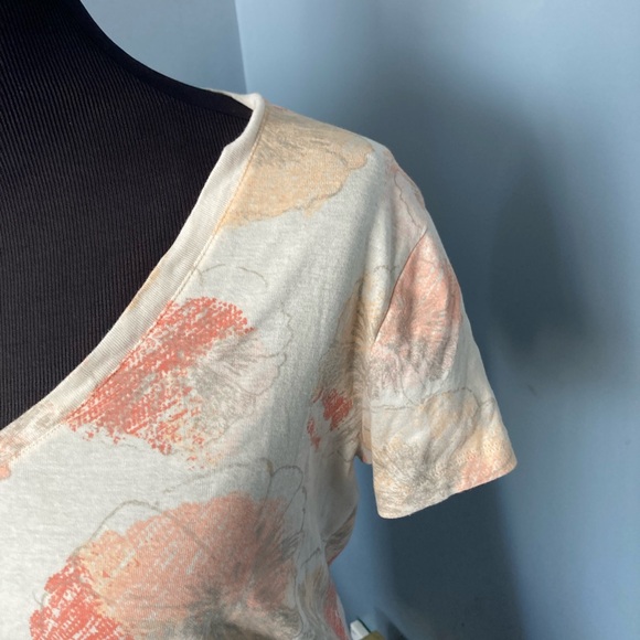 Sonoma Lifestyle Everydat Tee Floral V-Neck T-Shirt Size Large. - Picture 3 of 6